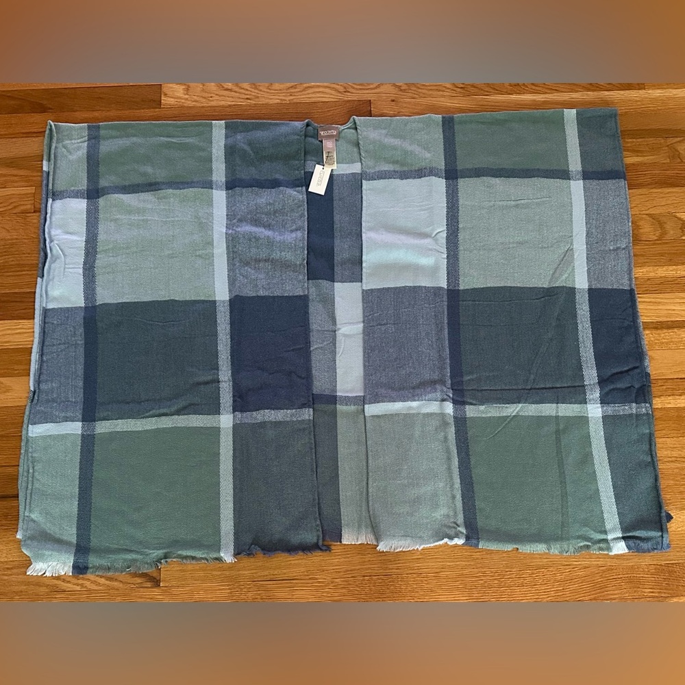 CHICO’S ONE SIZE FITS ALL, Plaid Green and Blue Wrap. NEW WITH TAGS (NWT).